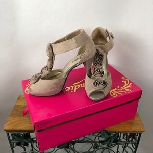 Candie's Peep-toe Heels